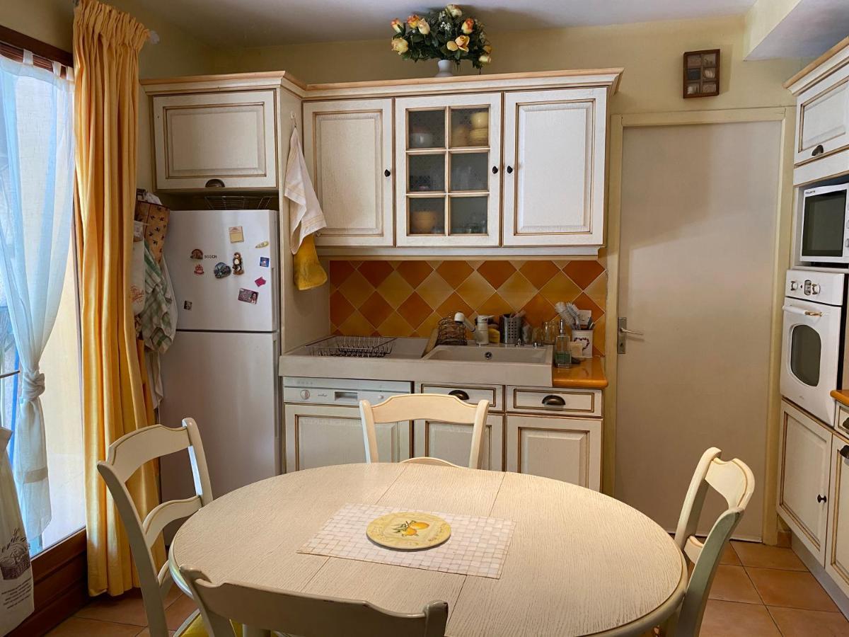 Maison Provencale En Campagne A *